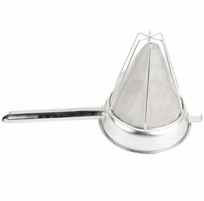 A fine mesh bouillon strainer with round handle, a hanging loop and a helper handle, six reinforced rods on the bottom apart from the wire mesh bowl